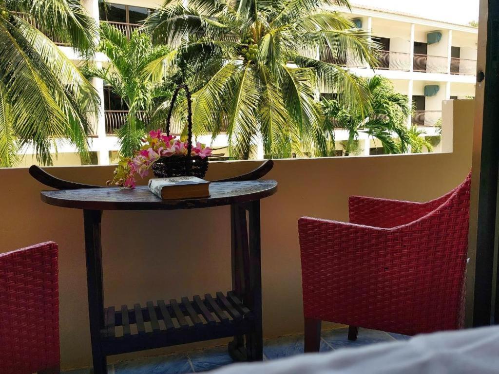 Nb House Hotel Phuket Exterior photo