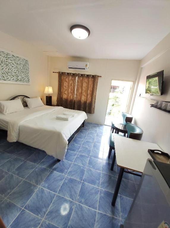 Nb House Hotel Phuket Exterior photo